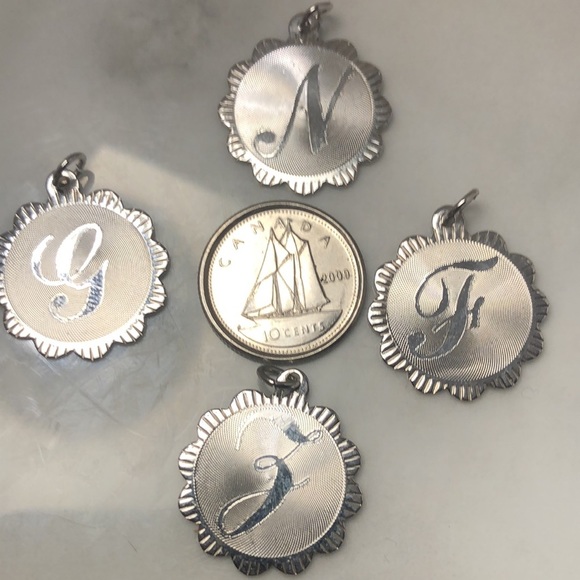 Initial sterling silver vintage pendant bracelet charm - Picture 4 of 4